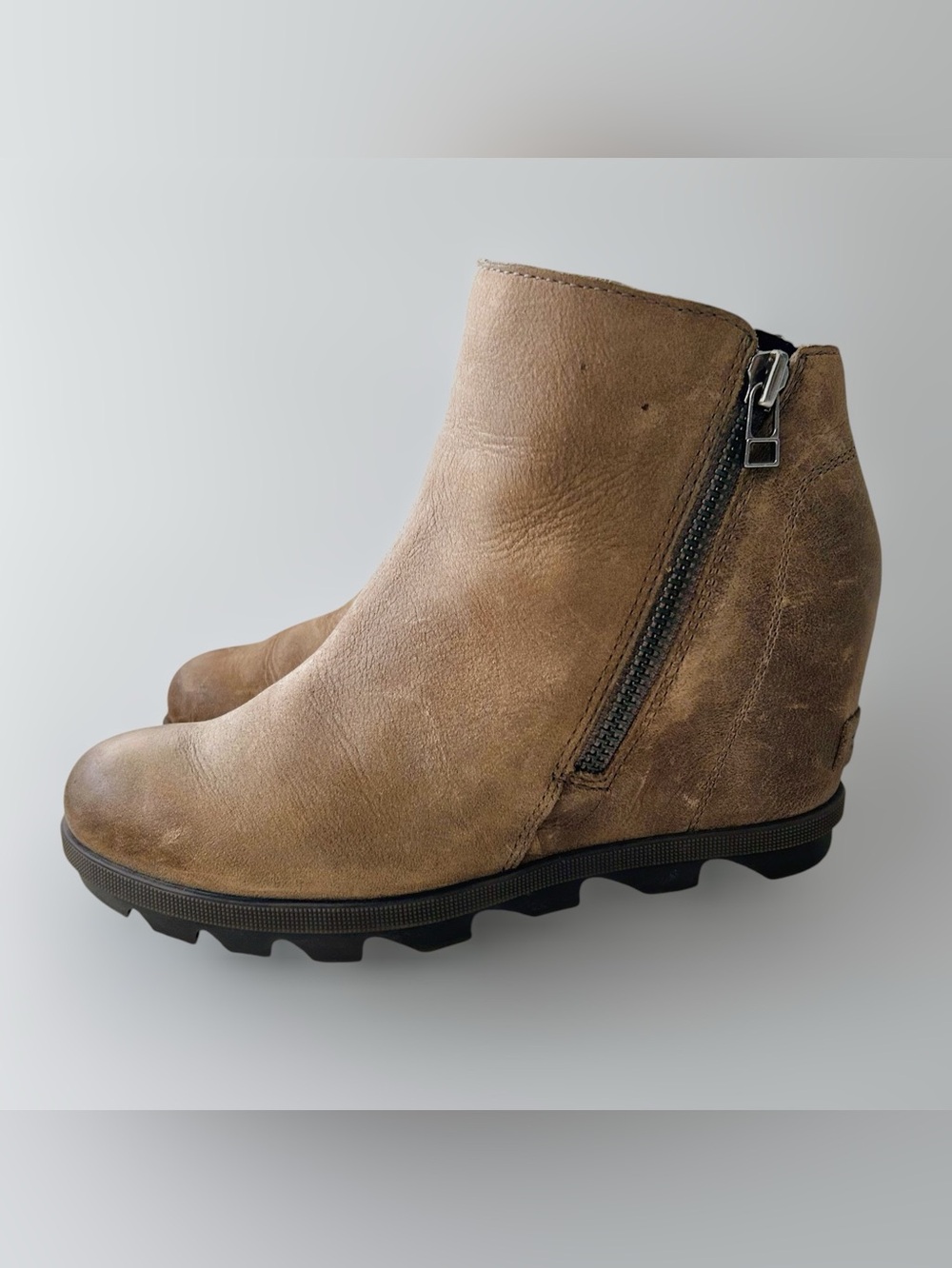 Sorel Joan of Arctic Wedge III Zip Booties Taupe Leather Ankle Boots Sz 7.5